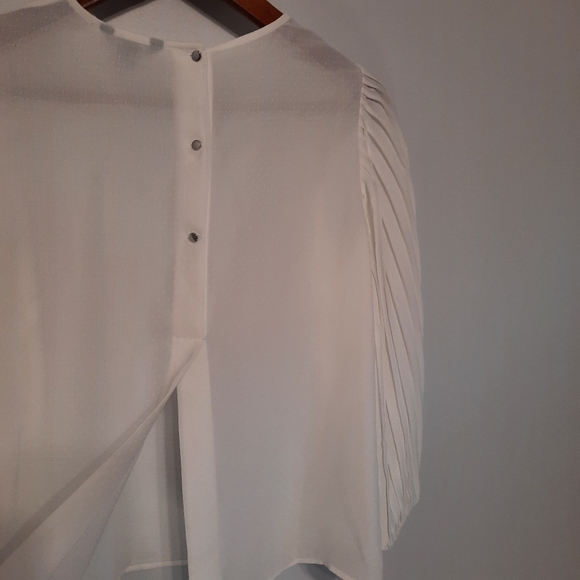 RW & Co. White Textured Flowy Blouse - Picture 3 of 12